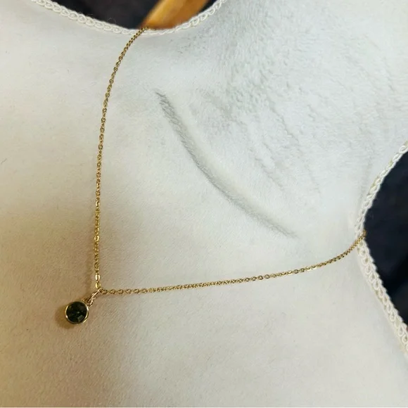 Vintage faceted peridot glass stone pendant on chain necklace - Picture 2 of 6